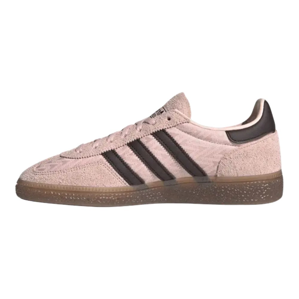 Luxurykicks.store Adidas Handball Spezial sneakers in sandy pink suede with aurora coffee stripes and a gum sole.